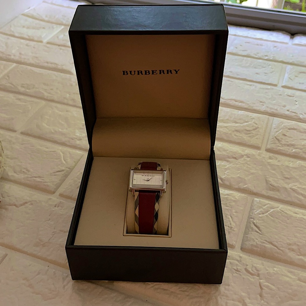 Watch - Picture 2 of 5